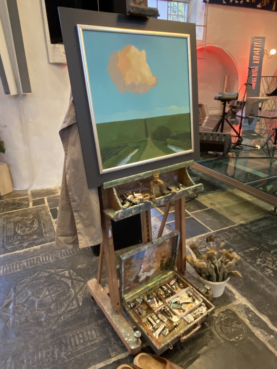 Fryske Anjer útrikt oan byldzjend keunstner/skilder Jentsje Popma. De Talintpriis is foar fotokeunstner Maartje Roos. Jong en âld moetsje inoar yn de Grutte Tsjerke. Popma is al 100. Wat in rike kultuer hawwe yn #Fryslân Tige lokwinske!   @Cultuurfonds <a href="/RoosMaartje/">Maartje Roos</a> <a href="/provfryslan/">Provincie Fryslân</a>