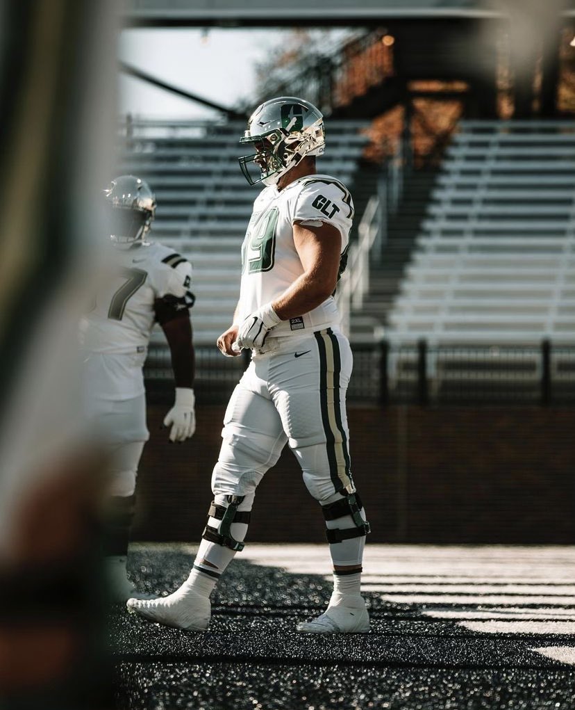khi70_'s tweet photo. Blessed to say i’ve received my first D1 offer from University of North Carolina Charlotte @DSACoachHlee_4 @unccharlotte @gohshsfootball @coachmacarney 💚🤍 https://t.co/sjrGqRxFPk