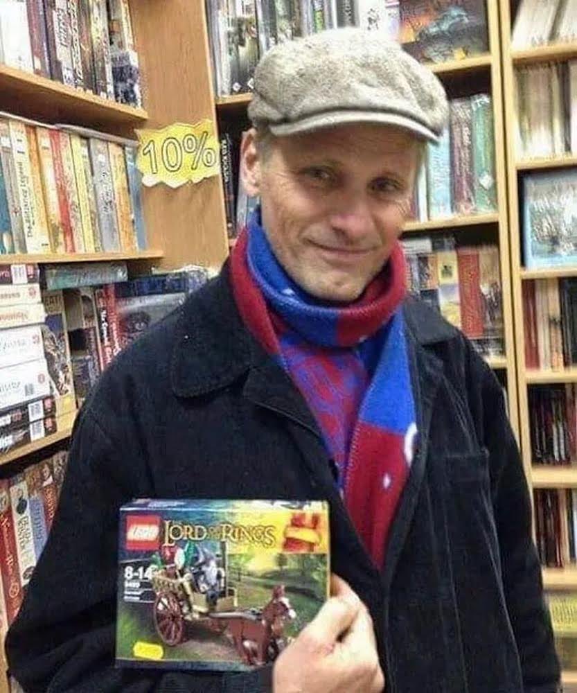 FFdUOX_VIAQ0g0m?format=jpg&name=medium