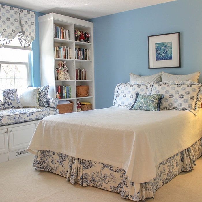 ewbyapollo's tweet image. Drab bedroom getting you down? Matching colors &amp;amp; patterns across different interest points in a room creates a coordinated &amp;amp; put together feeling you can love for years!

#CustomUpholstery #CustomBedding #WindowValance #HomeInspo #BeddingInspo #BedroomInspo #CincyLife #Cincinnati