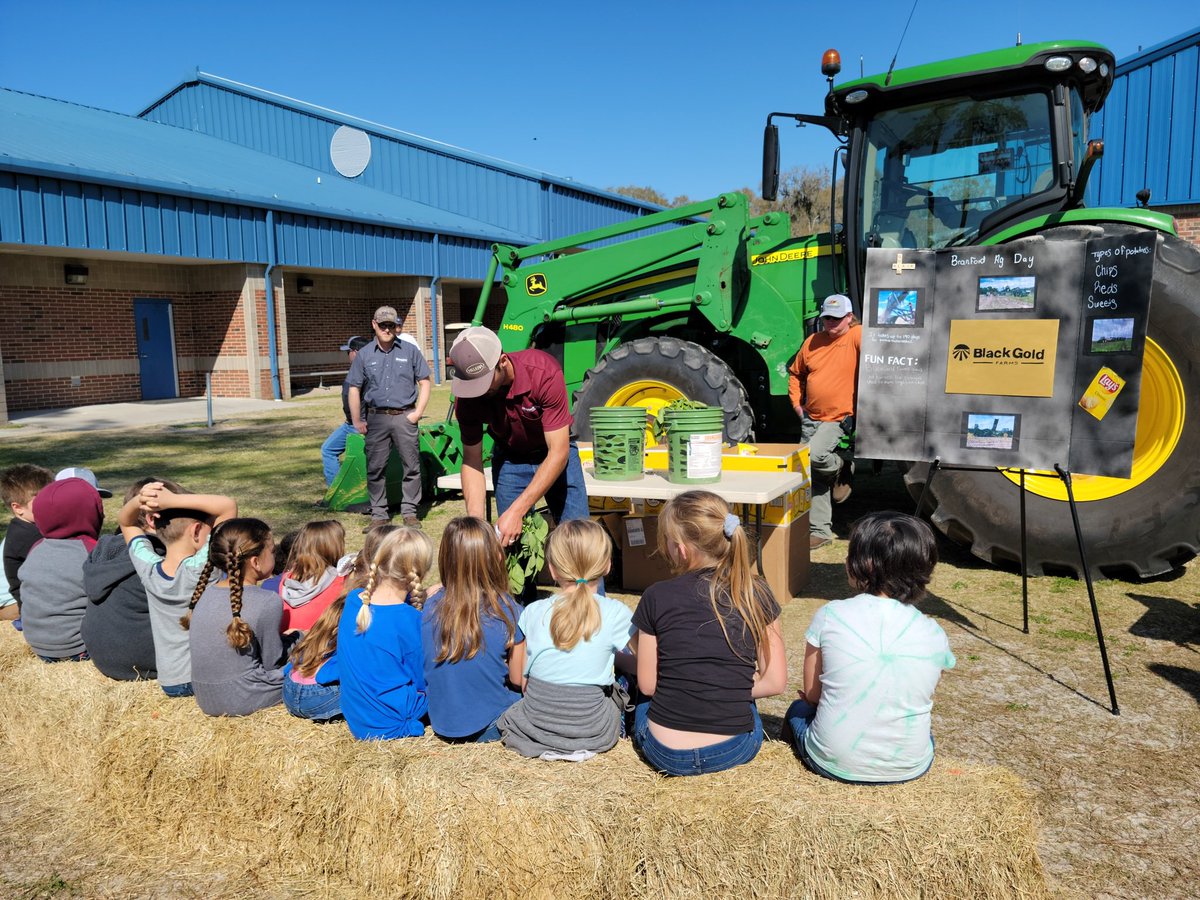 SafetyNerd83's tweet photo. Congratulations to Cody Darling, winner of the Farm Better photo contest for this picture of Live Oak’s Ag Day!
#BGConnect2021 https://t.co/Qavxeteks9
