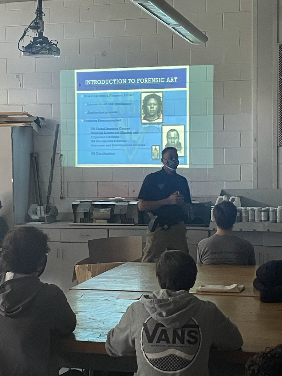 Lizerd18's tweet photo. Thank you to the NJ State Troopers for coming and talking to our art and history classes about Forensics, police sketches, composite drawings and educating us! #njstatetrooper #wearehowell @BravermanHHS #theregional https://t.co/QRwX3rQHUT