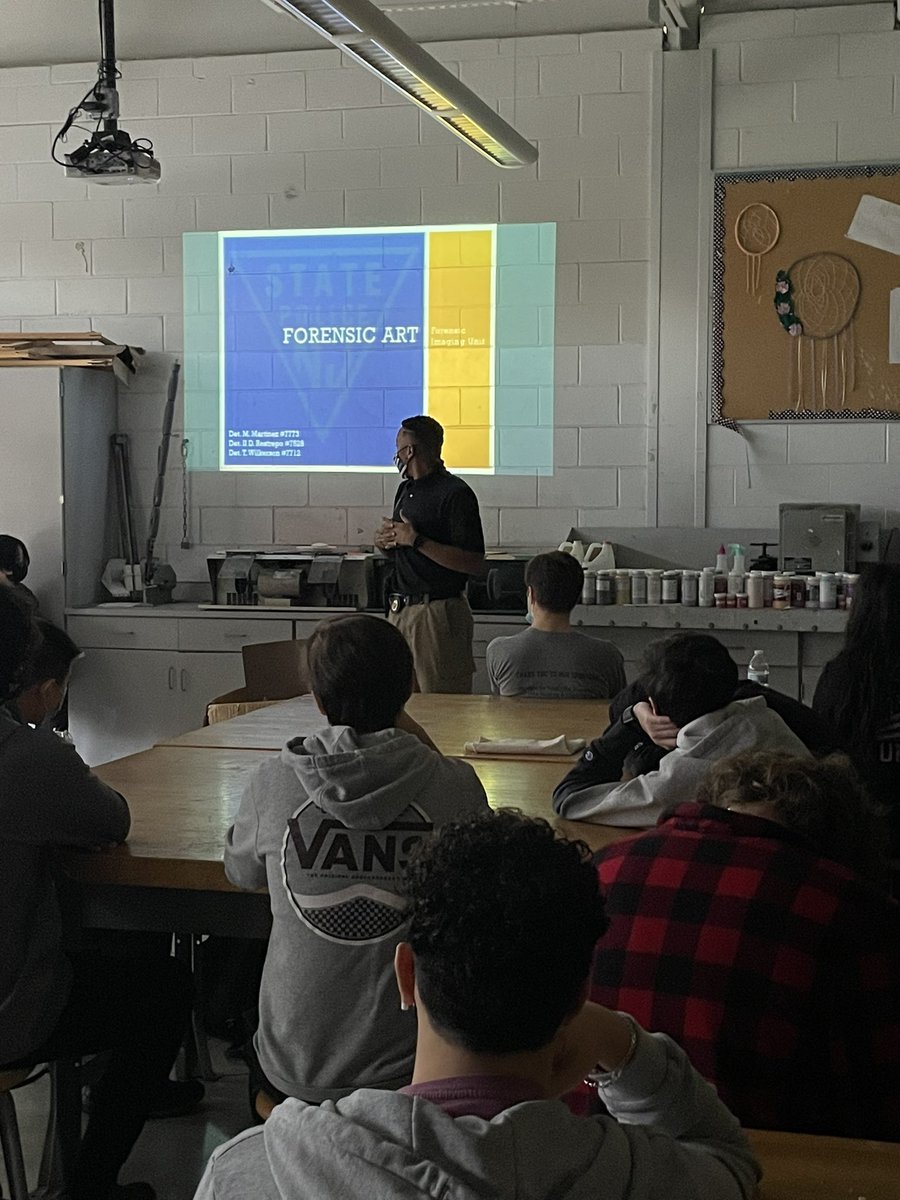 Lizerd18's tweet photo. Thank you to the NJ State Troopers for coming and talking to our art and history classes about Forensics, police sketches, composite drawings and educating us! #njstatetrooper #wearehowell @BravermanHHS #theregional https://t.co/QRwX3rQHUT