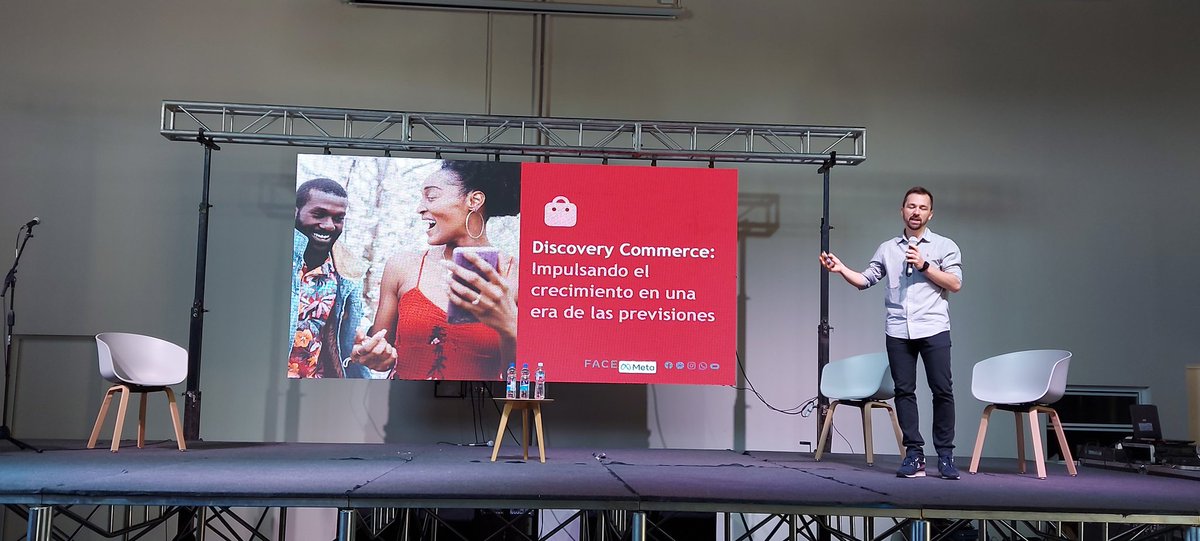 SmdayParana's tweet photo. "¿Cuántos de nosotros vimos un producto o tomamos contacto con una marca que no conocíamos y terminamos comprando? Eso es el discovery commerce"

@marsenriquez de @Meta 
#SMDayPNA https://t.co/SsiWKFq4kH