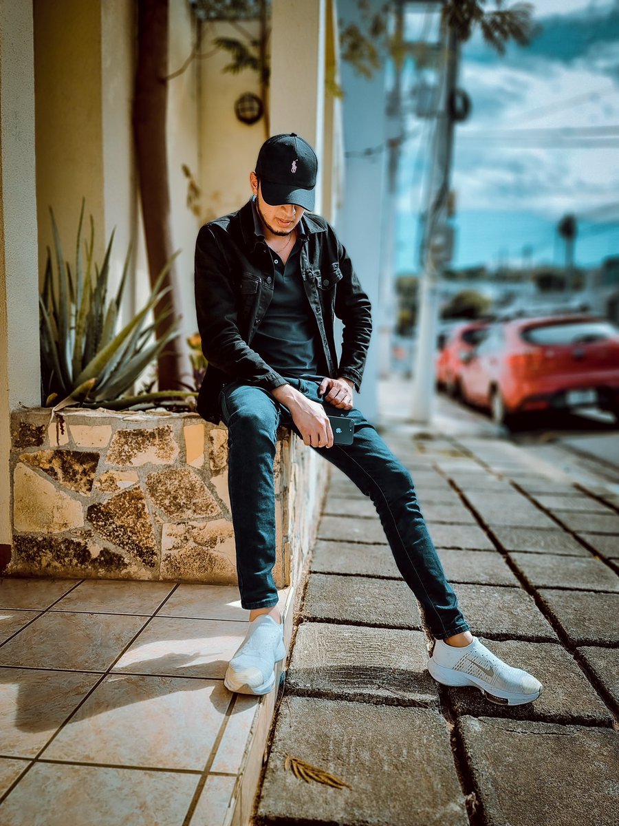 axlaguilarm23's tweet photo. A veces su droga, a veces su dealer…
.
.
#photography #ellaremix #fuckthat https://t.co/aJEG2Tep8S