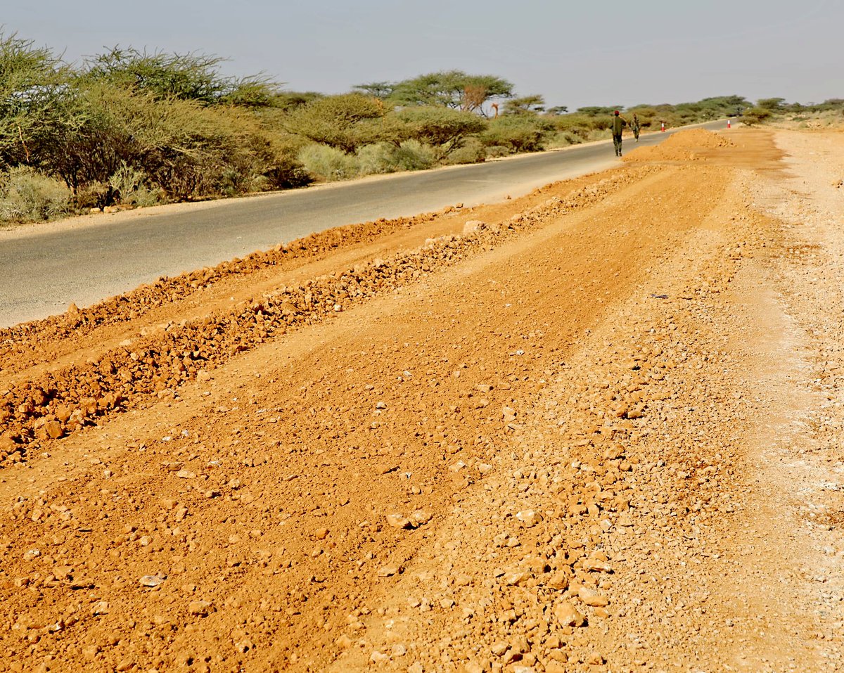 HESaidADeni's tweet photo. I visited the #roadConstruction site in Buuro-wadal, #Sool region, to inspect the ongoing road construction. I met with the project team and discussed the overall project plan, timeline, and construction work. https://t.co/GQjJgR52o4