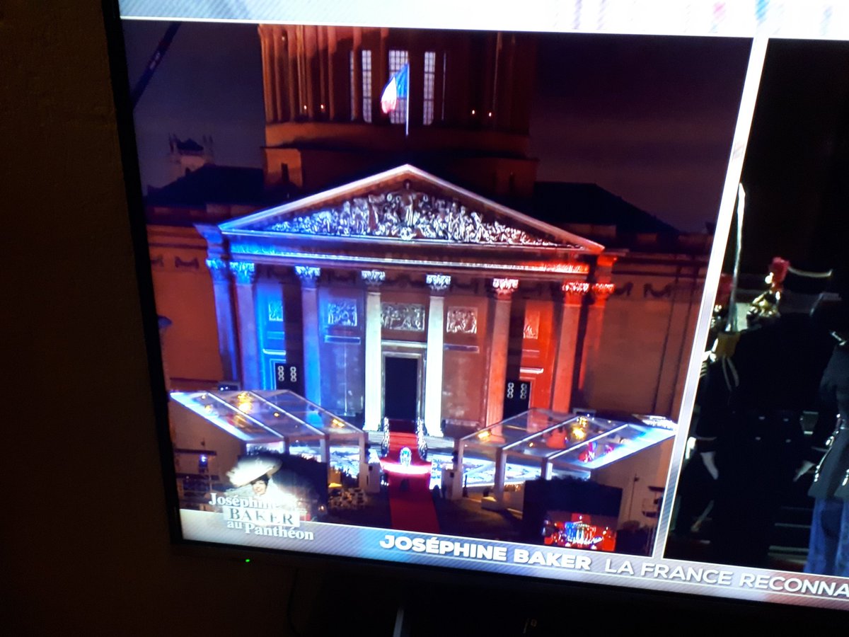 catherine_goxe's tweet photo. Un petit peu d'#Angers salue ce soir l'entrée émouvante de #JosephineBaker au #Pantheon .Le fronton du monument a été sculpté par #DaviddAngers. #FranceEternelle @Angers @Museesdangers https://t.co/Yx13hiEUcp