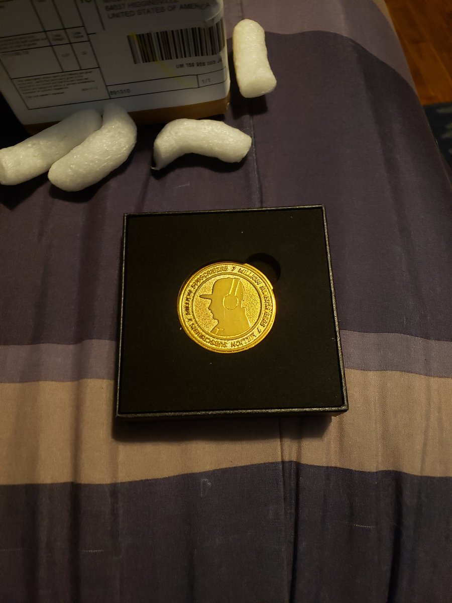 BillLockAy's tweet image. Just received my 7 million subscriber coin! Thank you Daz for the many years of smiles and I wish you happy holidays! Let's aim for another 7 million subscribers!

Your American Dazzler, 

Blake