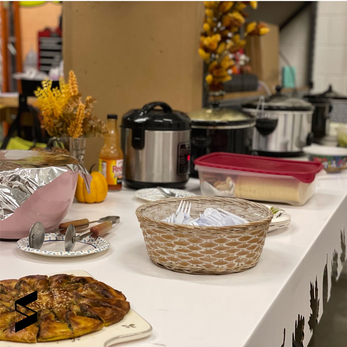 spectas_global's tweet photo. From our team to yours, we hope you spent the Thanksgiving weekend celebrating all there is to be thankful for!
.
.
.
#spectas #spectasglobal #madetobeseen
#popdisplay #pointofpurchasedisplay #visualmerchandising #retaildisplay #instoredisplay #storefixtures #customdisplays https://t.co/I2g8N3utq0