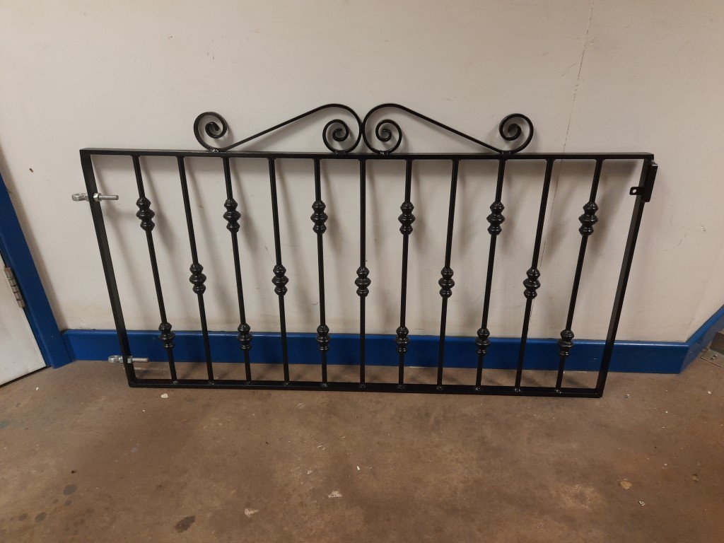 SWP_Engineering's tweet photo. Small decorative gate ready for the customer #SWPEngineering #GardenGate #Welding #Fabrication https://t.co/yVXnt0ge0E