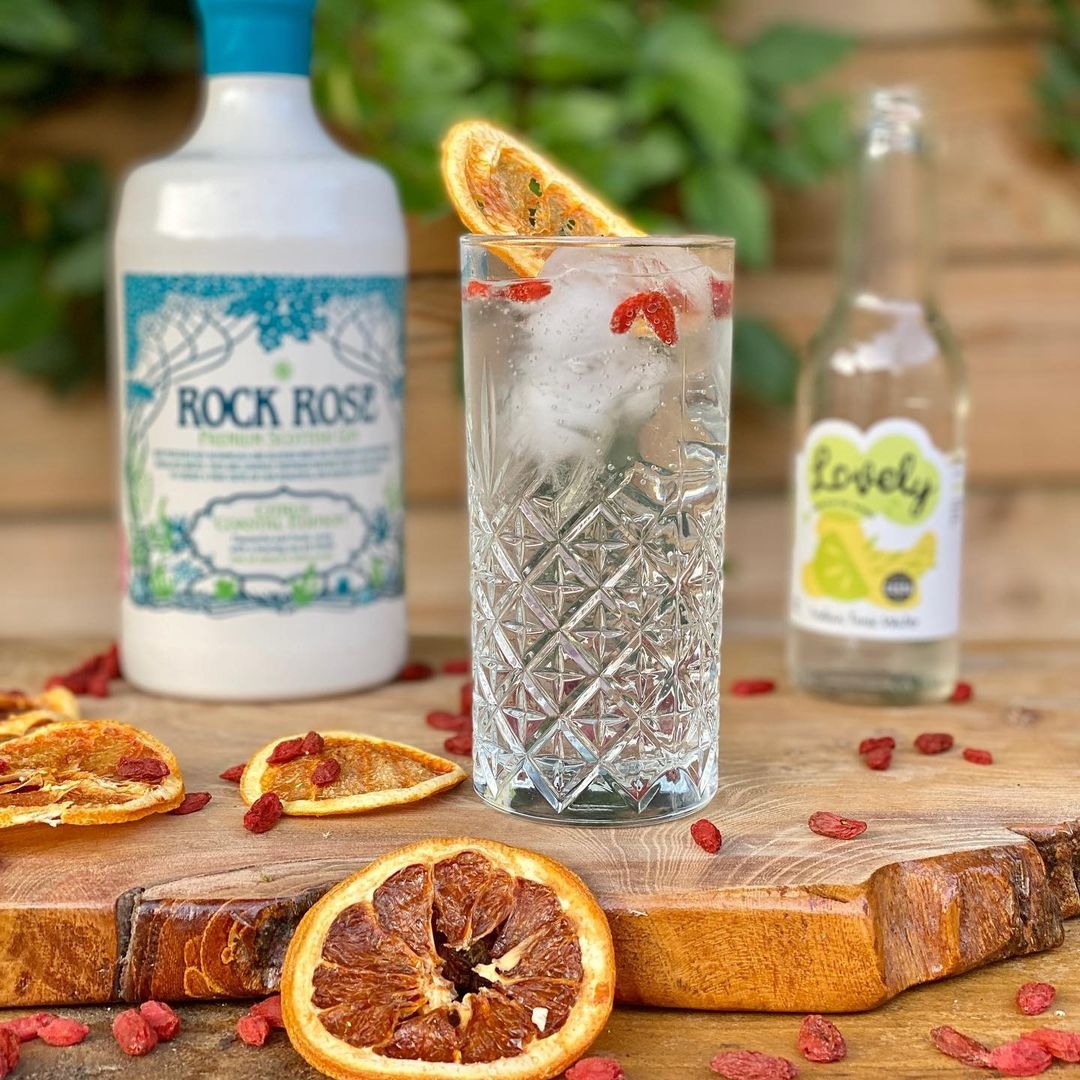 G&amp;T season is in full swing! So gin-gle all the way our website to stock up on Indian Tonic 🍸🔔🎄

Photo: @gin_and_life #gin #tonictuesday #ginlover