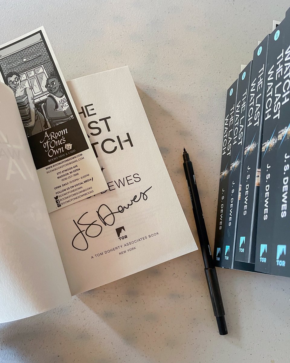 jsdewes's tweet photo. 🚨 Signed copies alert! 🚨
Limited signed copies of #TheLastWatch & #TheExiledFleet are available now from @RoomofOnesOwn!
👉 Did you know books make great gifts? It’s true!! Order soon to ensure prompt holiday arrival! 😊🎁❄️🎄
@TorBooks https://t.co/CNGOkDEkuA