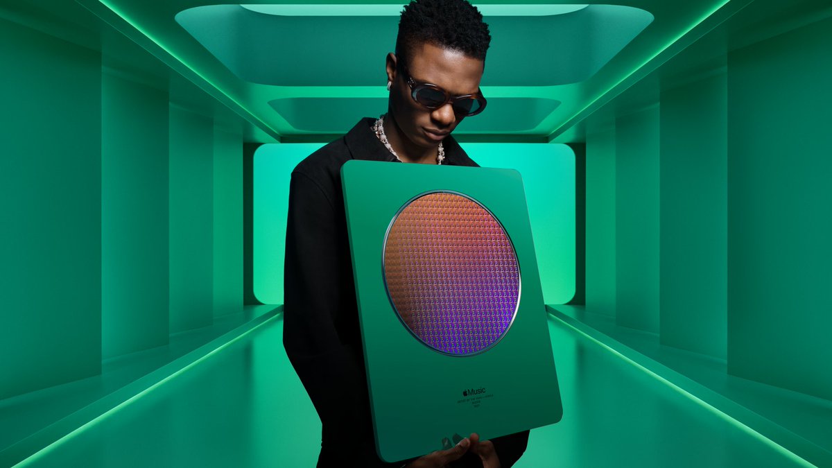 AppleMusic's tweet image. For the first time, additional Artist of the Year Awards are presented to:

@wizkidayo - Africa
@AyaNakamuraa - France
@officialhige - Japan

Listen to their work: apple.co/Awards2021 #AppleMusicAwards2021