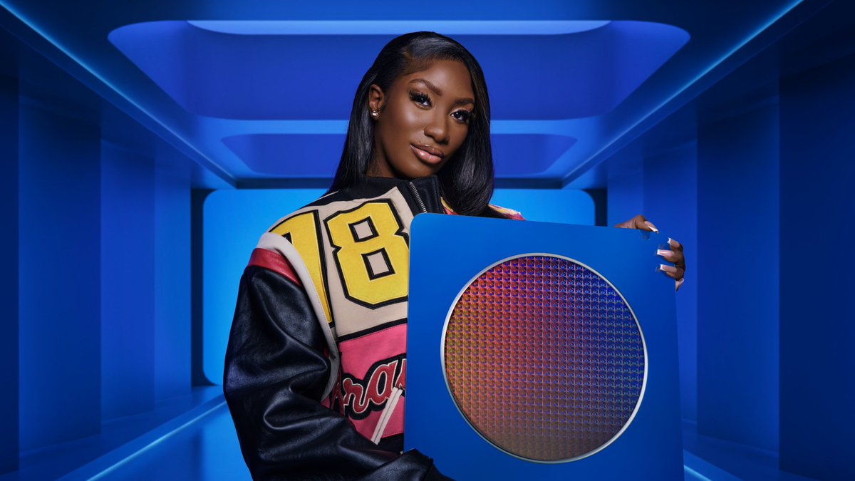 AppleMusic's tweet image. For the first time, additional Artist of the Year Awards are presented to:

@wizkidayo - Africa
@AyaNakamuraa - France
@officialhige - Japan

Listen to their work: apple.co/Awards2021 #AppleMusicAwards2021