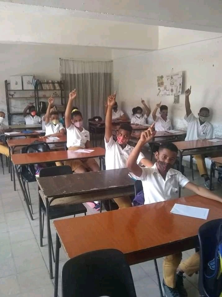 BasicaBoti's tweet photo. Cumplimiento de las prioridades en el trabajo con nuestros pioneros en el debate del acontecer nacional e internacional y proceso de merienda escolar.#NivelEducativoSbGtmo #CubaMined #DireccionMunicipaldeEducacionGtmo https://t.co/bBMFG7VrDE