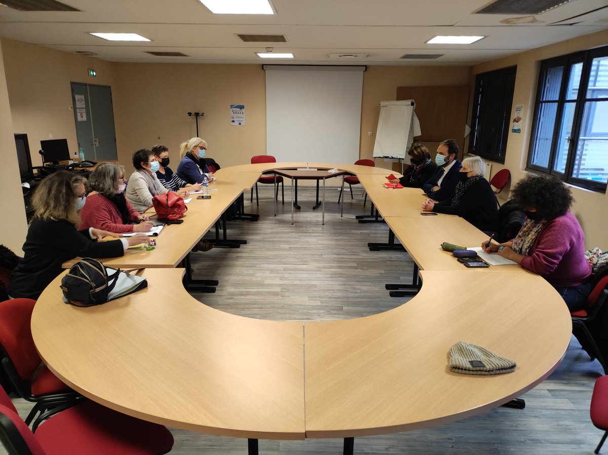BounesV's tweet photo. 🏥 Rencontre aujourd'hui avec les personnels et la direction de l'hôpital de Moissac avec mes collègues Marie Castro et Isabelle Laveron. En ces temps difficiles de pandémie, plus que jamais nous souhaitons engager la région aux côtés des acteurs de santé des territoires. https://t.co/QaCME0z4H8