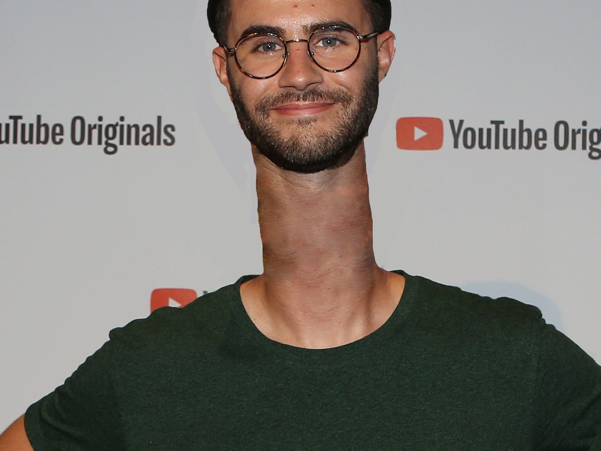 normal man🧔🏻‍♂️ tweet media