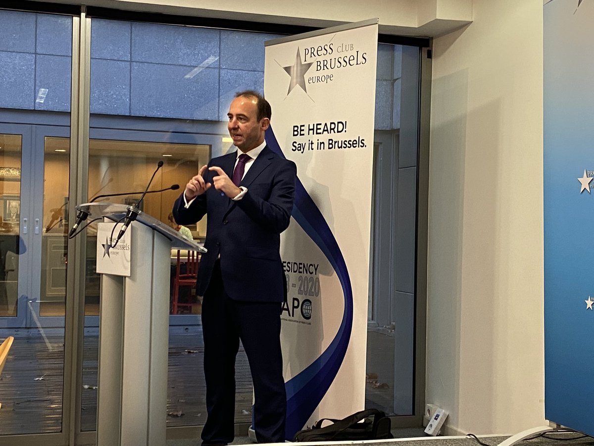 mcpc_unav's tweet photo. Otra tarde muy provechosa en Bruselas con lobistas como Pablo López-Álvarez de @FTI_SC y @alexmoledo de @MyEDF y alumni del Máster. Cruzando ya el ecuador de nuestro #EngagingEuropeProgram https://t.co/GjlDOYD472