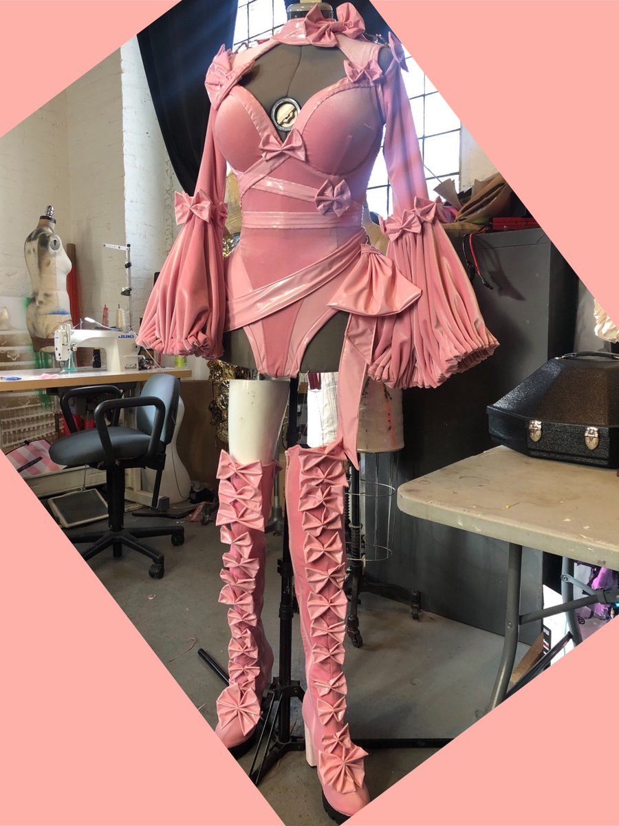 girIsonfiIm's tweet photo. megan thee stallion wearing custom joshuan aponte for her performance with bts https://t.co/AgVenTO9N5