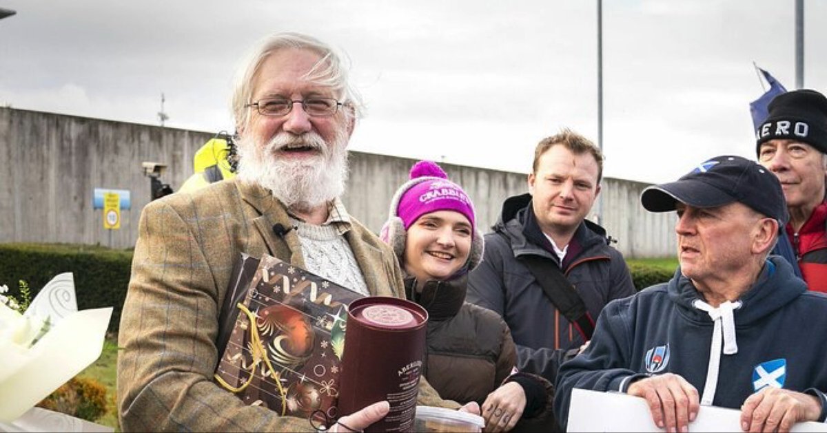 JuanLPassarelli's tweet photo. Scotish journalist @CraigMurrayOrg is released after serving his 8 month sentence for doing journalism in the UK.
#WelcomeHomeCraig https://t.co/kGGPIu7HRT