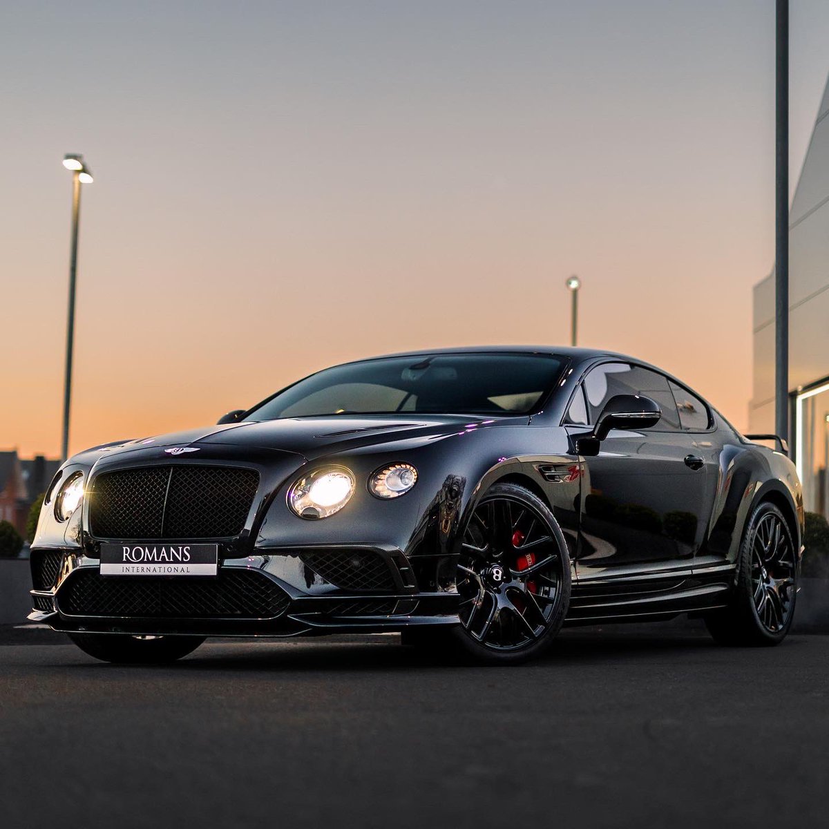 RomansCars's tweet photo. If speed and comfort sit at the top of your priority list, look no further! 🙌
Limited to to 710 examples and pushing more than 700bhp, the supersports is one of the fastest GT cars money can buy!
#LuxuryMotoring #Bentley #ExceptionalExamples #RomansInternational https://t.co/ijRx7Obyff