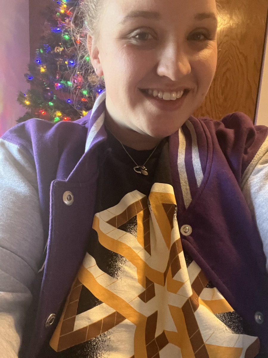katastrophe0411's tweet photo. Group pic: 4 years ago today at Re:Play with my loves.

Today: watching the #reInvent keynote by @aselipsky with the same shirt🥰 (it’s a wonder it still fits post pandemic) https://t.co/2tYT9orHj7