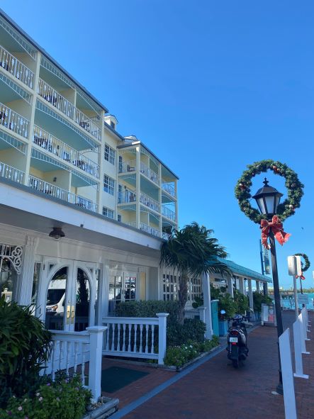 OceanKeyResort's tweet photo. Our Winter Wonderland. Unbeatable ocean views and a never-ending island vibe. Take some time out to chill in sunny Key West.
#oceankeyresort #sunsetpier #letgo #tropicaldistancing #keywest #visitkeywest #floridakeys #visitflorida #lovefl #noblehousehotels https://t.co/1HiQiahSWD