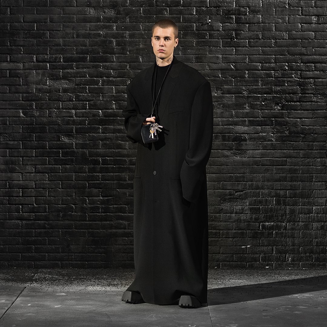 yourbiebernews's tweet photo. Justin for Balenciaga https://t.co/jVmjvSIg4o