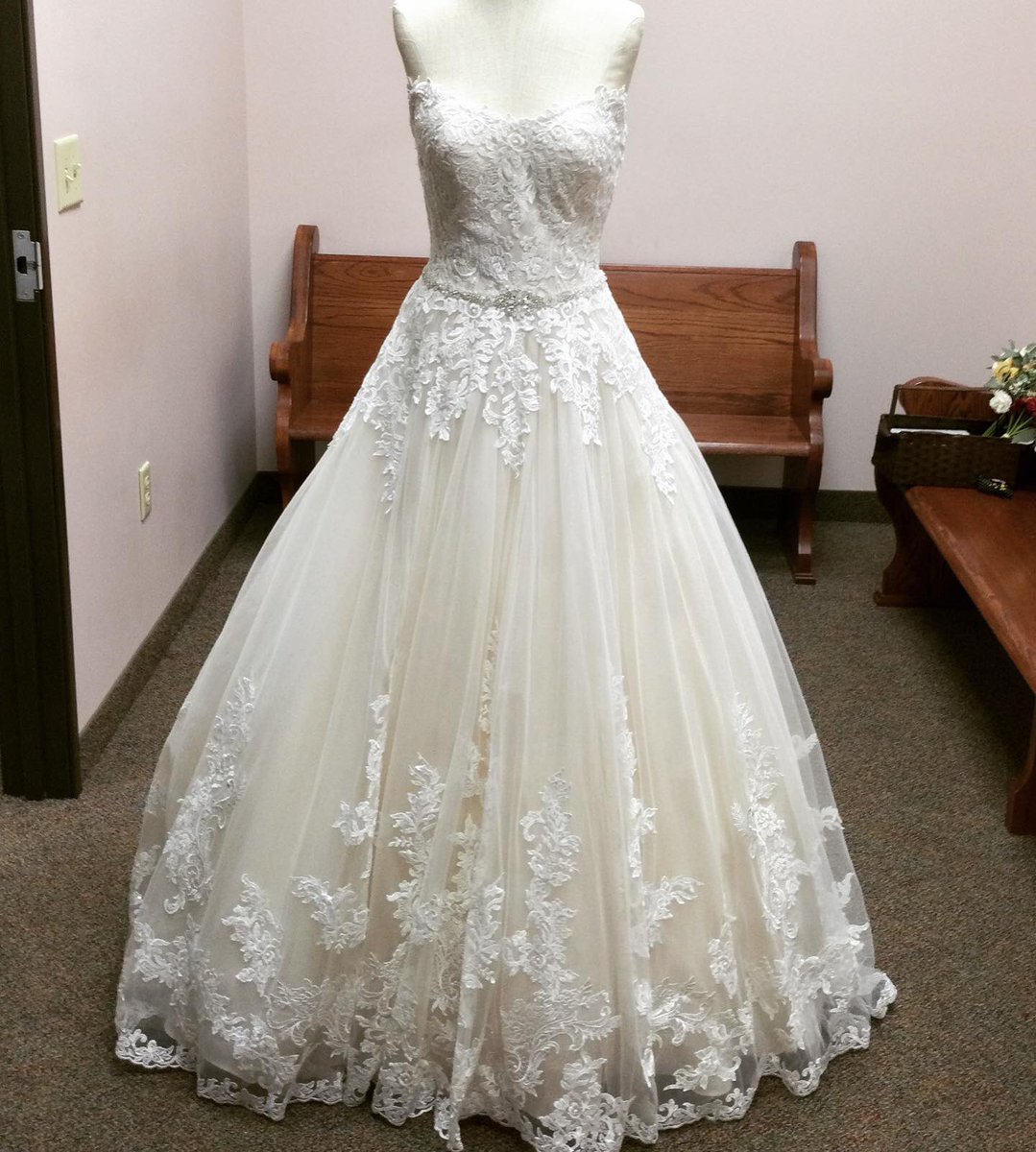Perfect_Fit_'s tweet photo. One of our extra special designer specials that I can’t help but drool over! 😍 https://t.co/Yt5mBvCU5J