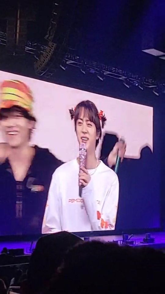 yoonlvu's tweet photo. I'M CRY.

#JIN #SEOKJIN #PTD_ON_STAGE_LA_Day2 #PTD_ON_STAGE_LA @BTS_twt https://t.co/laB9VpZBXy