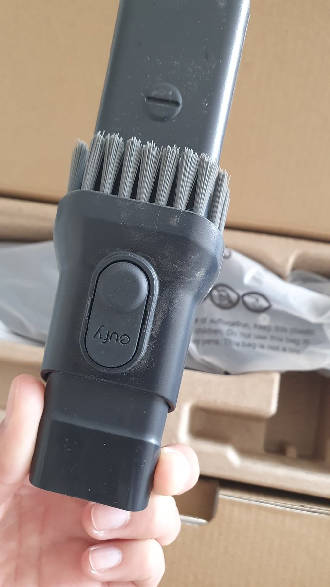 _myale's tweet photo. @FalabellaAyuda super desilusionada de mi compra, compre una aspiradora de mano, de partida decía que era blanca y lleno negra, pero llegp usada sucia y rayada. Se nota que fue un producto que devolvieron, exijo una explicación https://t.co/gATILqwYVa