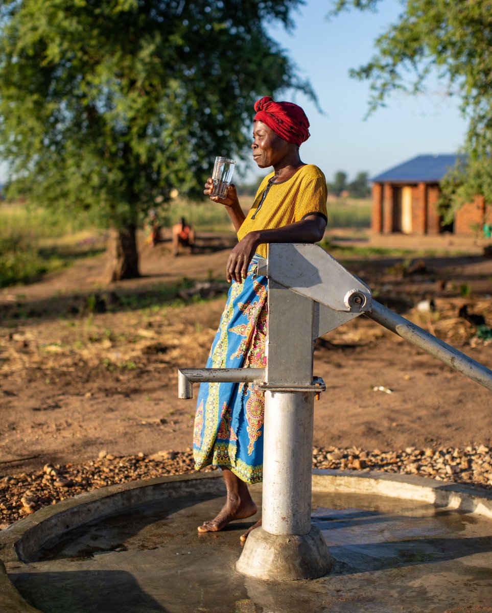 simplemodernco's tweet photo. Giving Tuesday was created to motivate people to think about ways to assist others and improve the lives of those in their community. How do you plan to give to others today? 🙂 🌎 #shopsimplemodern #GivingTuesday #Water4 #RestoreOKC #TheSperoProject #SPCSOKC https://t.co/BvA16KejzC
