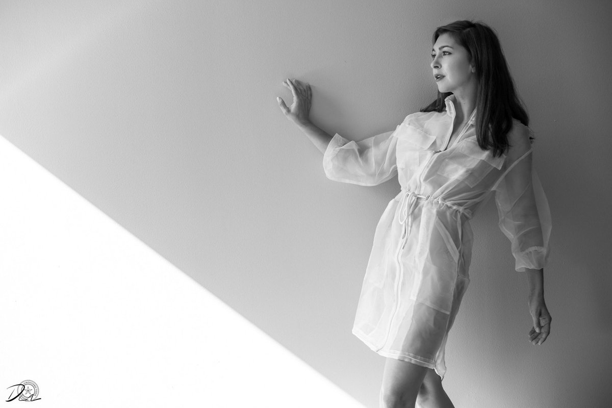 melissatroutt's tweet photo. Hotel room shooting done right with @DMogray https://t.co/vHWVEkCtAP