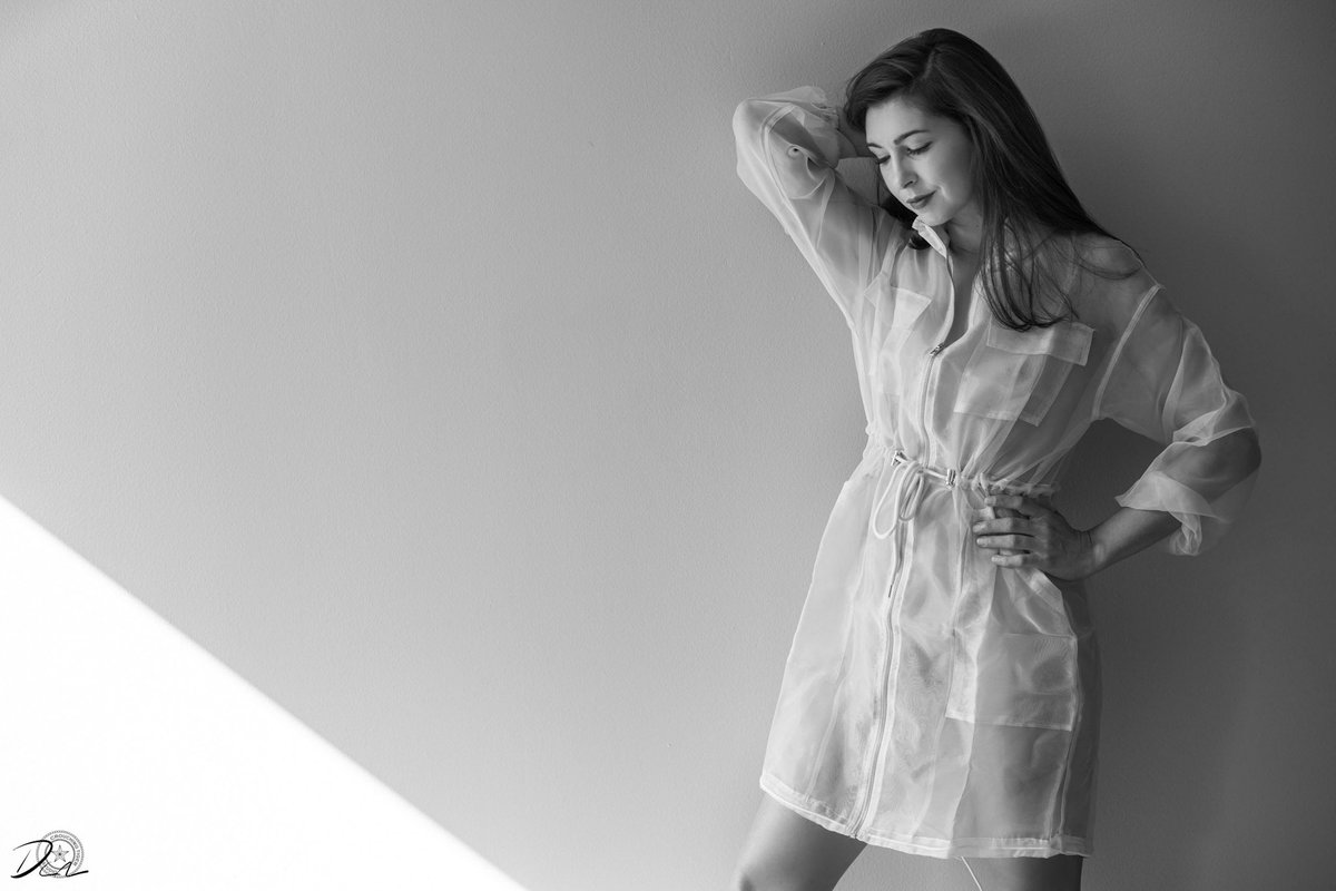 melissatroutt's tweet photo. Hotel room shooting done right with @DMogray https://t.co/vHWVEkCtAP