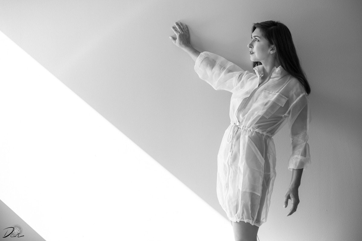 melissatroutt's tweet photo. Hotel room shooting done right with @DMogray https://t.co/vHWVEkCtAP