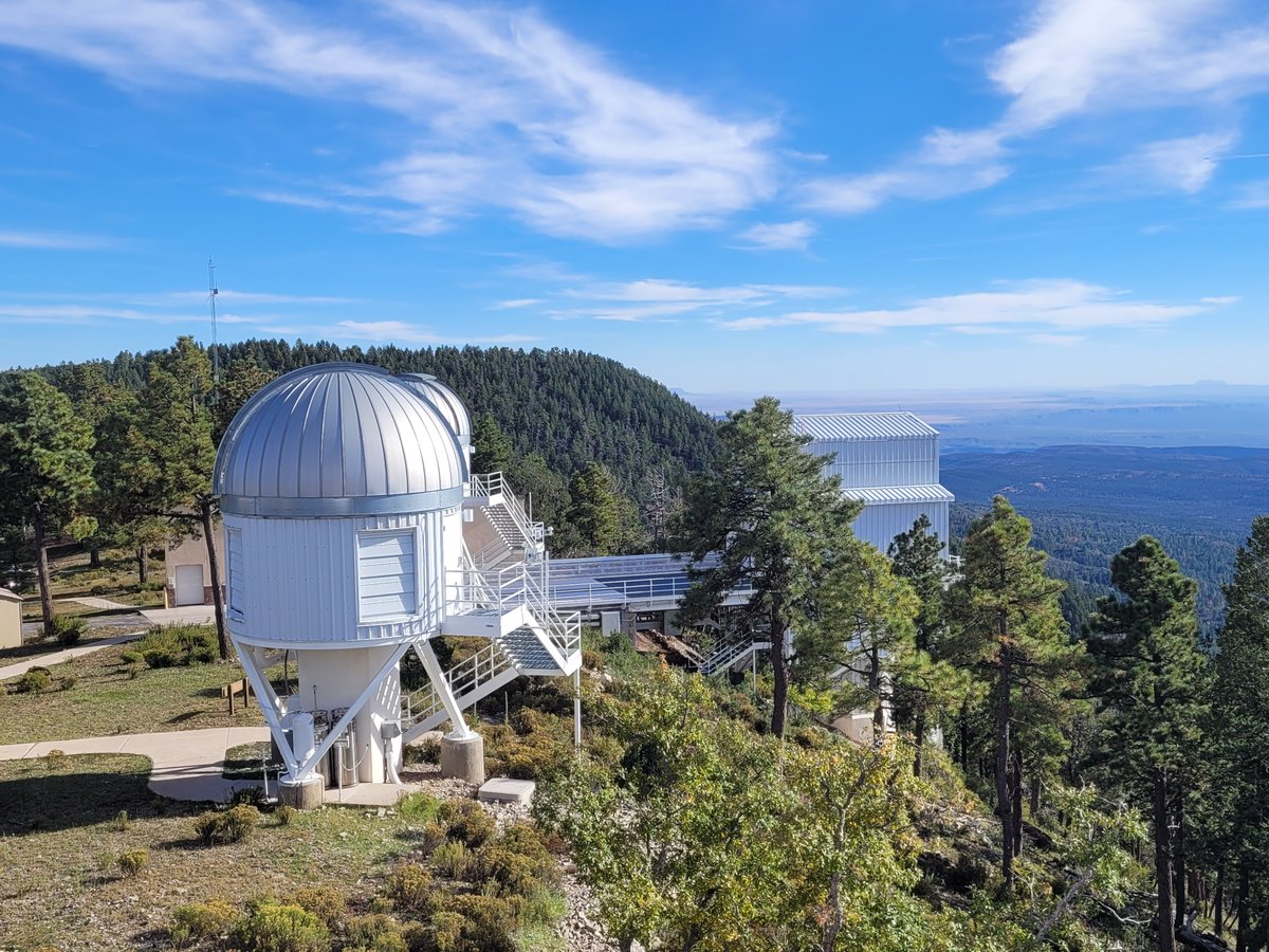 BYU_PhysAstro's tweet photo. @BYU recently became a partner in the Apache Point Observatory in New Mexico, home of a beautiful 3.5 m telescope. Our own Prof. Denise Stephens took a group of students there last month to be trained on it. Stay tuned for exciting research to come! https://t.co/SlLgCox7QD https://t.co/b2YsEvhLfP