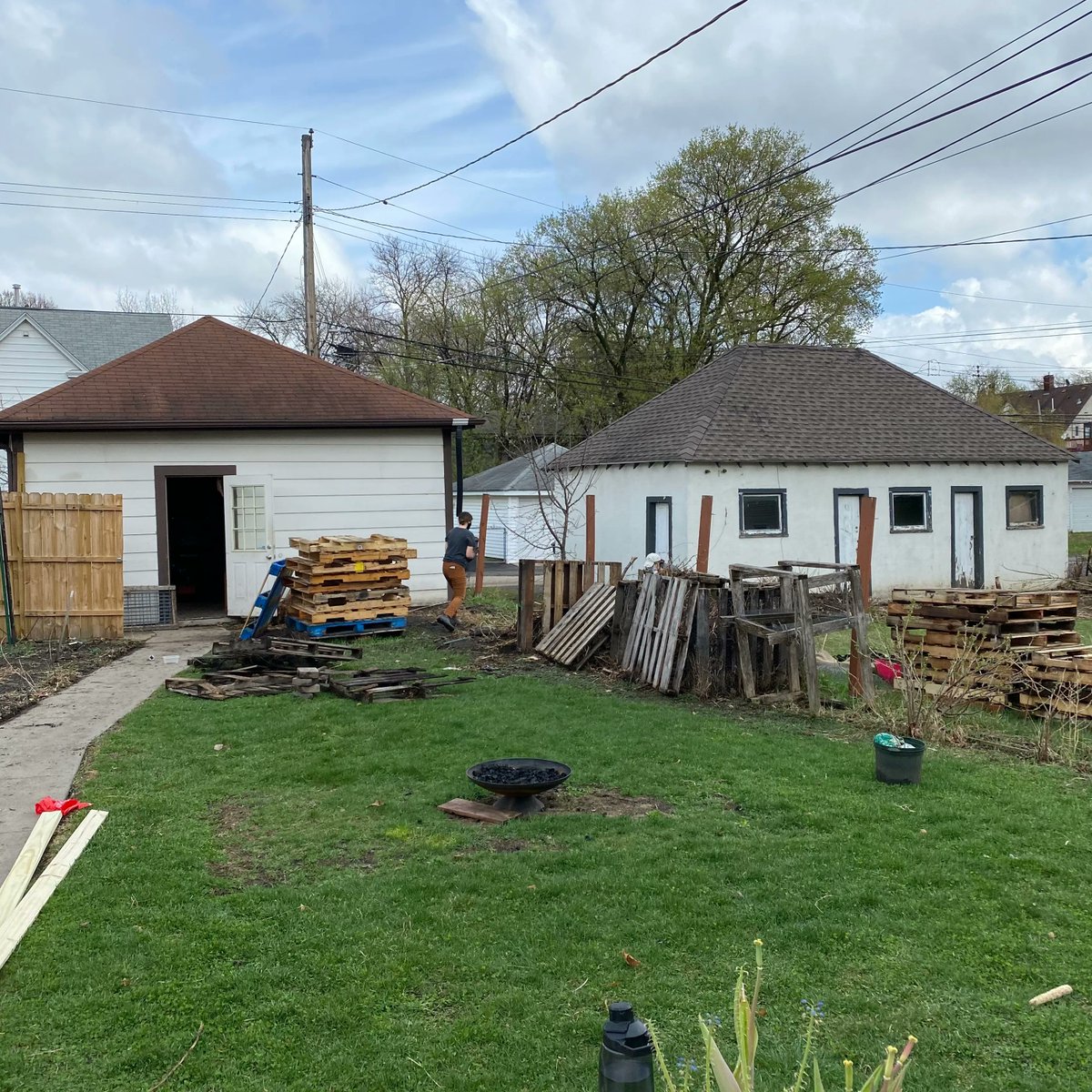 umnsusted's tweet photo. Have you ever built a community garden as part of a class? Last semester, students in SUST 3017: Environmental Justice installed this community garden as part of their group project. Register for Spring 2022 to learn about the intersections of equity and environment issues. https://t.co/oH6BwnCehi