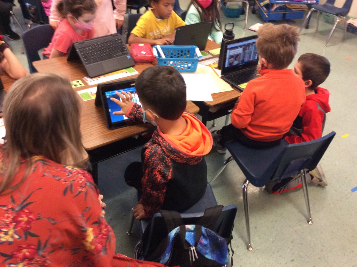In Miss Kasper's <a href="/kkasper512/">Katie kasper</a> 1st grade room students working within the <a href="/BenchmarkEdu/">Benchmark Education</a> app (aka "stretchyman") &amp; <a href="/classlink/">ClassLink</a>.  Self navigation within the apps by these young students is impressive! <a href="/GattisRRISD/">GattisRRISD</a> #rrisdtech <a href="/rrisdtech/">RoundRock Technology</a> #campusITSvisit