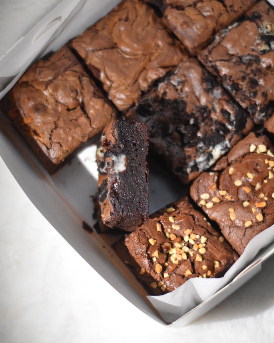 Bakedbysk's tweet photo. brownies #HowILikeMine https://t.co/pP6Lftz1yh
