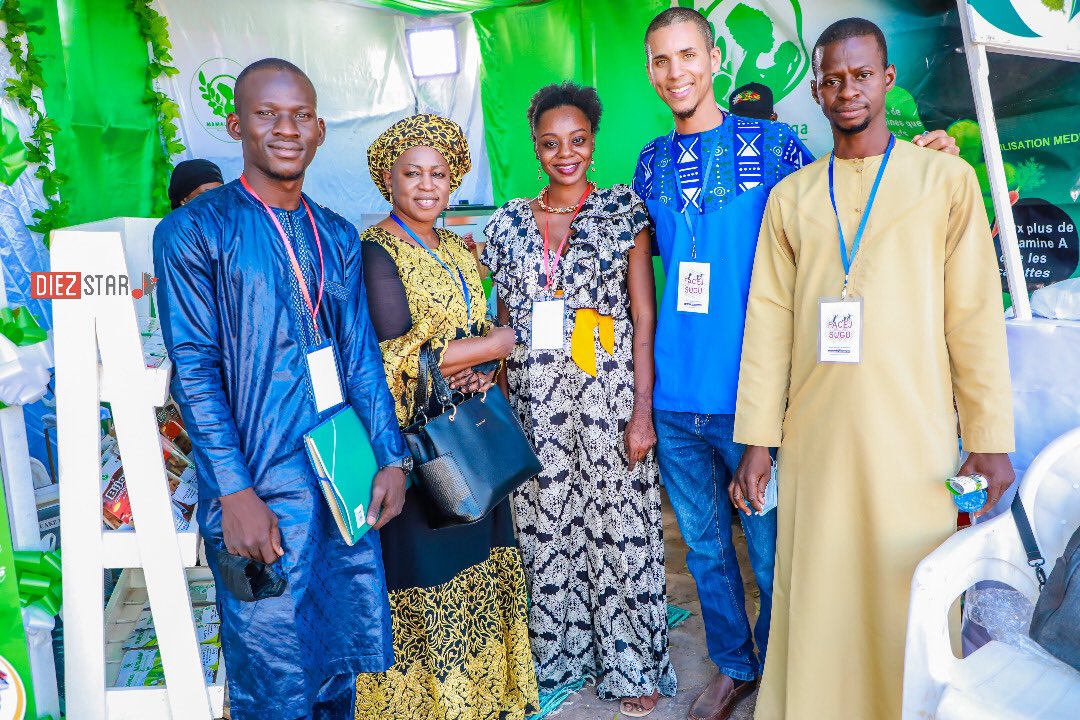 Dia_Sakho's tweet photo. #FACEJSUGU, un baptême de feu, une prouesse d’équipe. Les chiffres: 130 exposants, +5000visiteurs sur 3 jours, 800 participations aux 4 panels d’experts, une ingénierie artistique des plus dynamiques. Chiffre d’affaires probant pour bénéficiaires.
#Mali
https://t.co/bAMHcgzu5J https://t.co/h9IdQFDkSU