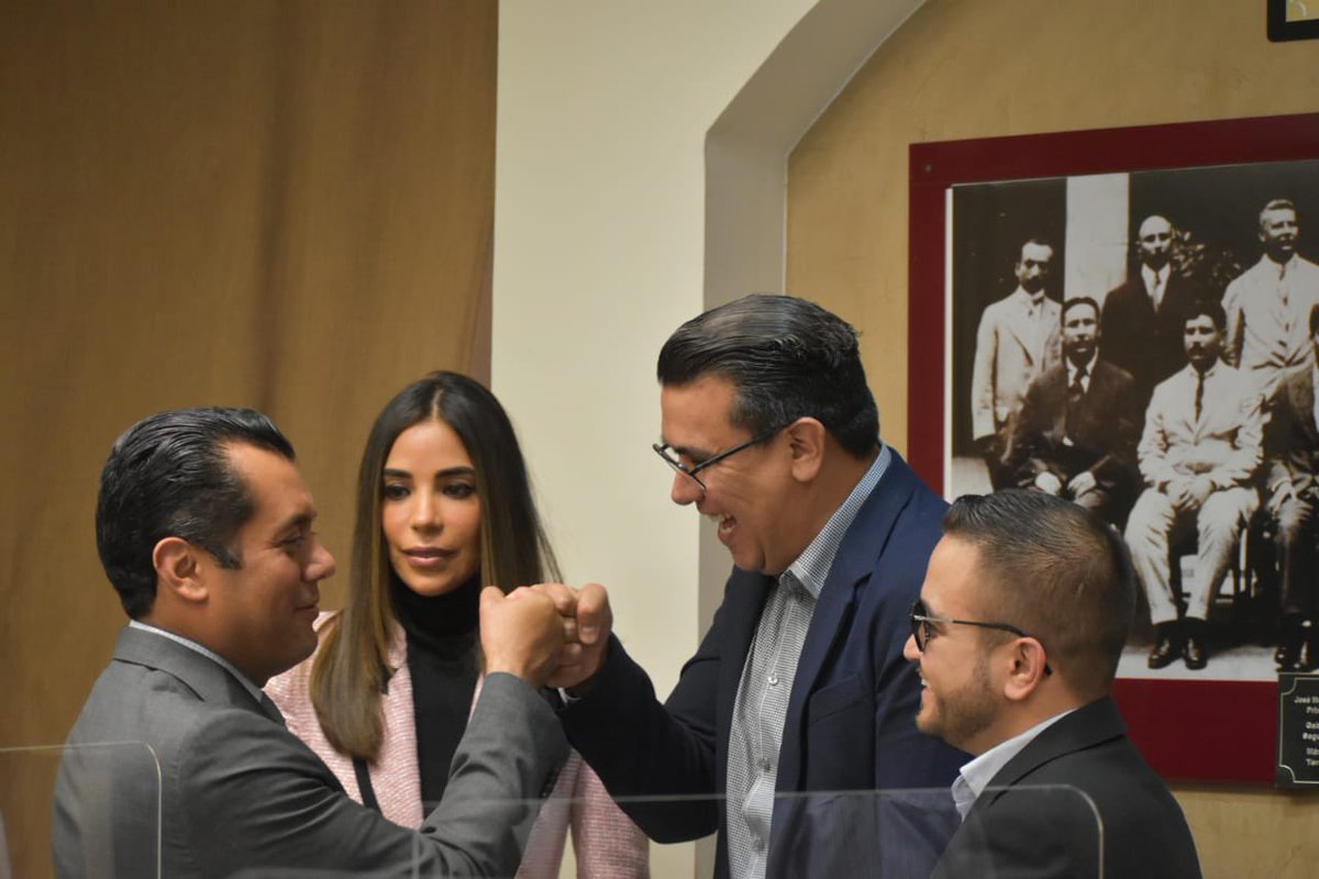 ramon_flores_'s tweet photo. Un gusto saludarte querido hermano Presidente Camara Diputados @Sergeluna_S instalación de comisión Derechos Humanos que preside nuestra Diputada @DianaKarinaBa en Sonora #ElPTestaDeTuLado @geovanna_b @CitlaHM @AlbertoAnayaGt https://t.co/tLiNRqe6Wh