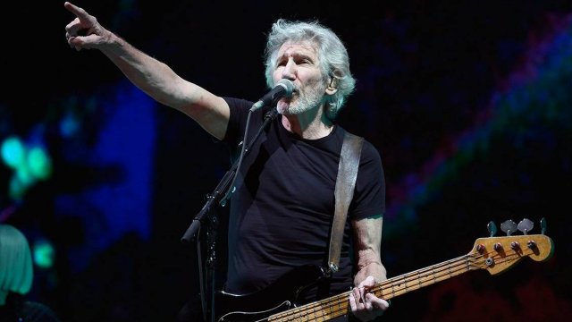 Cooperativa's tweet photo. [Video] Roger Waters llama a unirse y votar a favor de Gabriel Boric #CooperativaContigo https://t.co/9drsFrMduz https://t.co/G9gHjrljCi