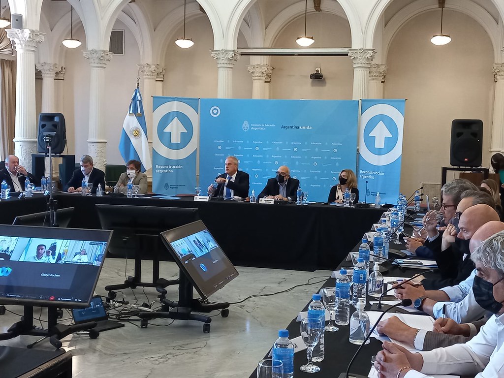 F_delosRios's tweet photo. Entre los temas que abordamos incluimos el aporte económico directo a las Educación Técnico Profesional (ETP) y nueva trayectoria formativa para La Educación Técnico Profesional (ETP). Como así también actividades para prevención y acciones contra el Grooming. https://t.co/5ISBWirAUF