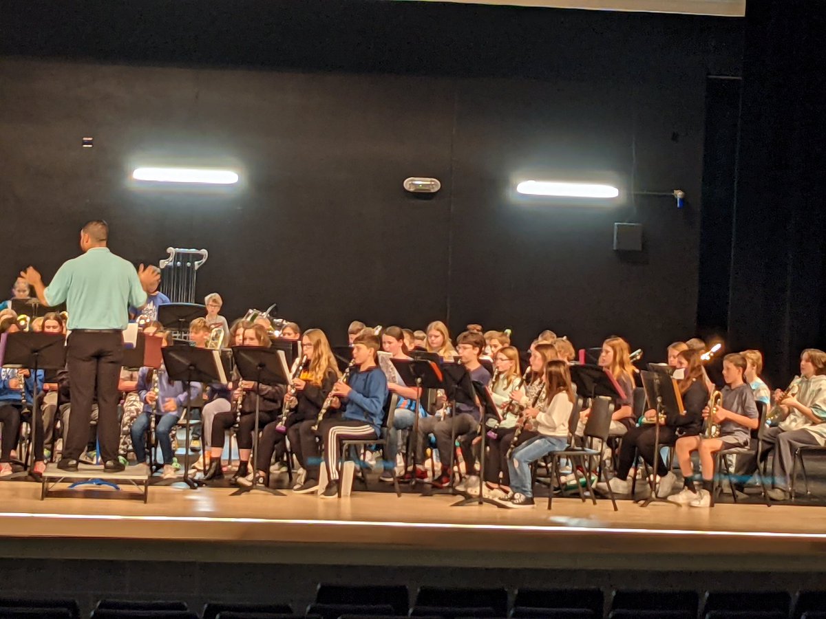 BFMSBand's tweet photo. 6th grade band is gearing up for their concert tonight. Good luck 6th and 8th grade bands! https://t.co/jbzx66TZLc