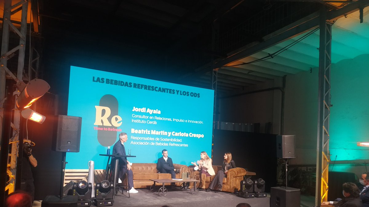 unrefresco's tweet photo. El sector se compromete para 2025 👇🏼 
🟡50% de las bebidas refrescantes serán bajas o sin calorías
🟡100% de la energía utilizada será de fuentes renovables
🟡50% de envases de plástico PET serán de material reciclado 
🟡40% de nuestros directivos serán mujeres
#TimetoRefresh https://t.co/kfT2cKZc2T