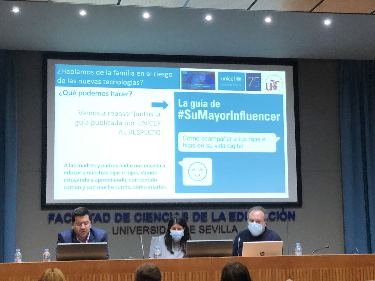 UNICEFAndalucia's tweet photo. ¿Que pueden hacer las familias? @franriveraphd recomienda la guía #SuMayorInfluencer 
✅planificar llegada del móvil 
✅establecer normas, límites y horarios
✅conocer los contenidos
✅acompañar: comunicar, enseñar, que entienda los riesgos
✅dar ejemplo
https://t.co/bHp2zWQA5n https://t.co/spu04t68GD