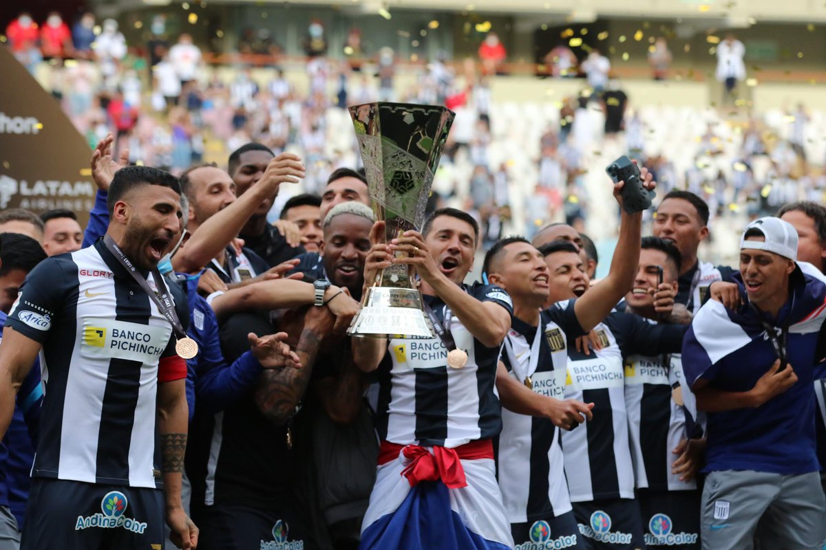 RenatoRedhead2's tweet photo. Gran año de Alianza Lima como institución deportiva (2021):

- Campeón Liga 1 Betsson 🥇
- Campeón Liga FPF Femenina🥇(histórica copa libertadores)
- Campeón Súper Liga de Esports 🥇
- Subcampeón Copa Generación Sub18 🥈
- Subcampeón nacional de voley (2020/21)🥈 https://t.co/uP7hgcRZWK