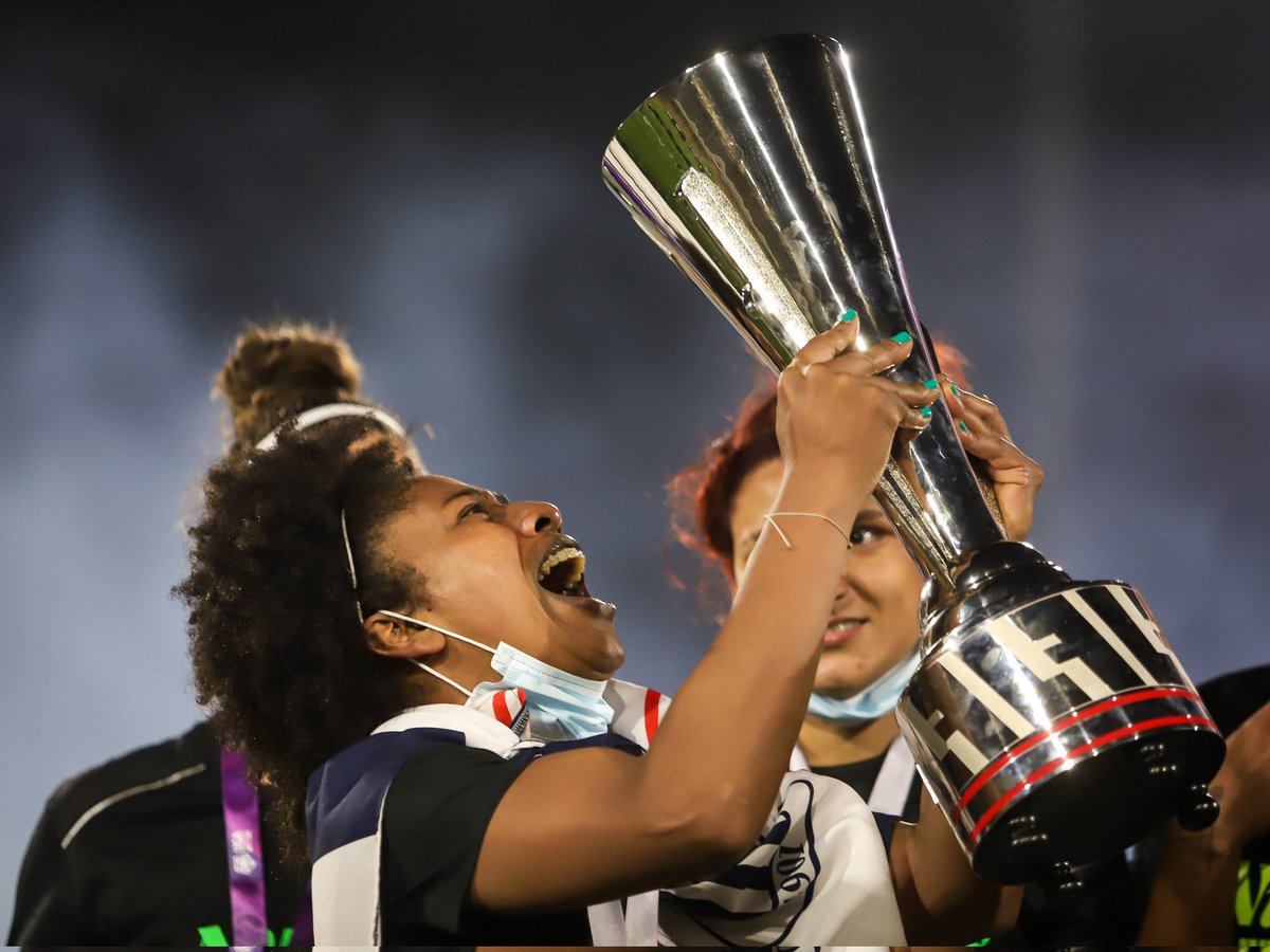 RenatoRedhead2's tweet photo. Gran año de Alianza Lima como institución deportiva (2021):

- Campeón Liga 1 Betsson 🥇
- Campeón Liga FPF Femenina🥇(histórica copa libertadores)
- Campeón Súper Liga de Esports 🥇
- Subcampeón Copa Generación Sub18 🥈
- Subcampeón nacional de voley (2020/21)🥈 https://t.co/uP7hgcRZWK
