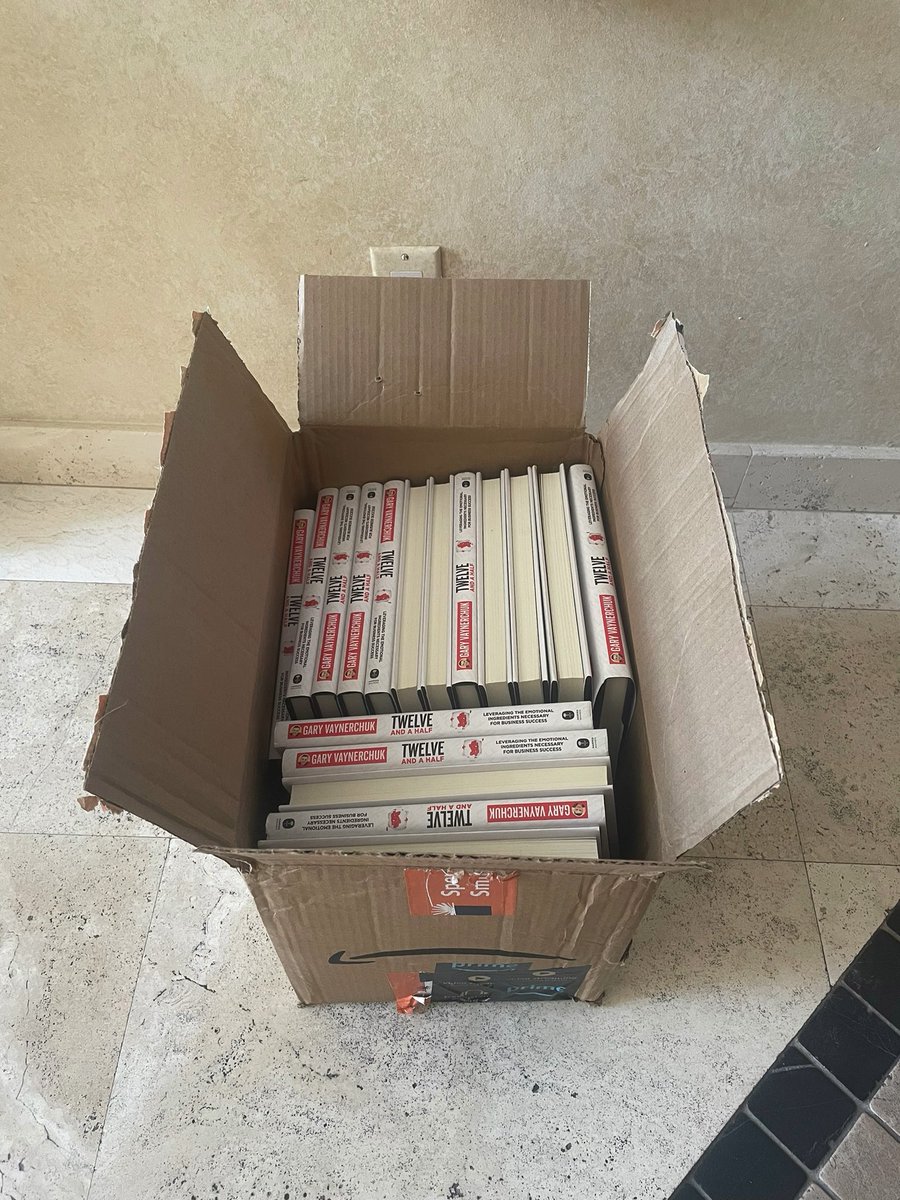 BbtNtwrk's tweet photo. Any #Rabbitars need a book to read? Big Bunny has a few extra copies of #twelveandahalf @garyvee @PlayboyNFTS #NFTs #payitforward #humanbeingfirst https://t.co/cJy5IAZYEu