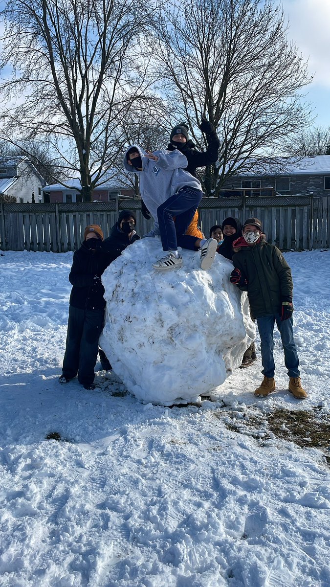 MintenTaylor's tweet photo. Mr. Parent challenged the students to make the biggest snowball - these @SVDPStrathroy Panthers did not let him down! #ChallengeAccepted #packingsnowisbest #theywillneverbeabletorollit #MMTcommunity https://t.co/okJdi0S5av